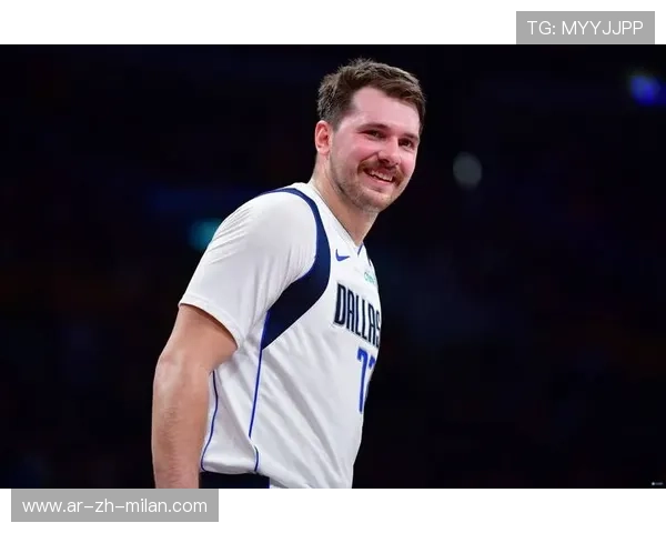 东契奇精准传球助外线队友再中三分，独行侠稳住节奏